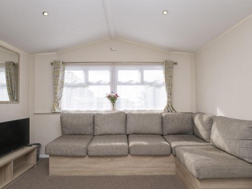 Looe House | Sunset Caravan by Belvilla