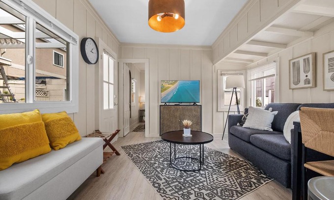 Ocean Beach House | Sunset Cliffs Oceanfront Casita w Fast Wifi, Large Outdoor Space & Ocean Breeze!