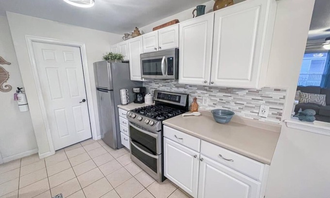 Del Haven House | Sunset Cottage Del Haven (3BR/1.5BA) Short Walk to the Bay!