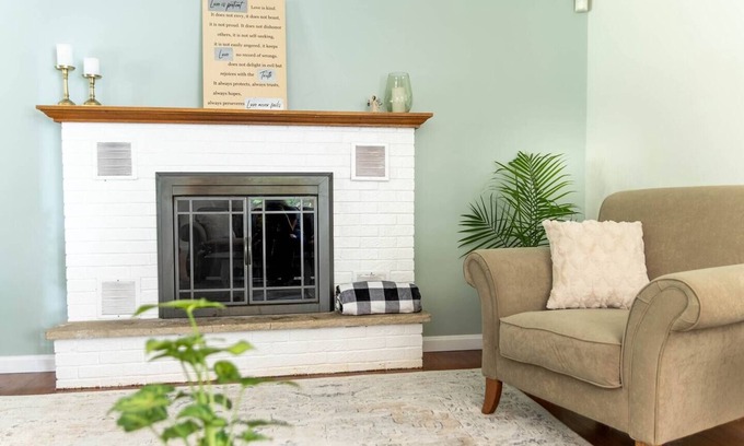 Meadville House | Sunset Cottage: Spacious Vacation Home with Game Room