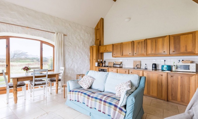 Goodwick House | Sunset Cottage - Two Bedroom House, Sleeps 4