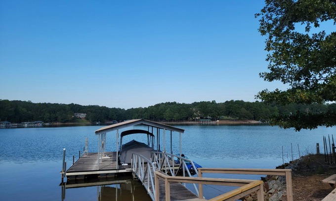 Seneca House | Sunset Cove /Lake Keowee /Waterfront /13 miles to Clemson /Beach area