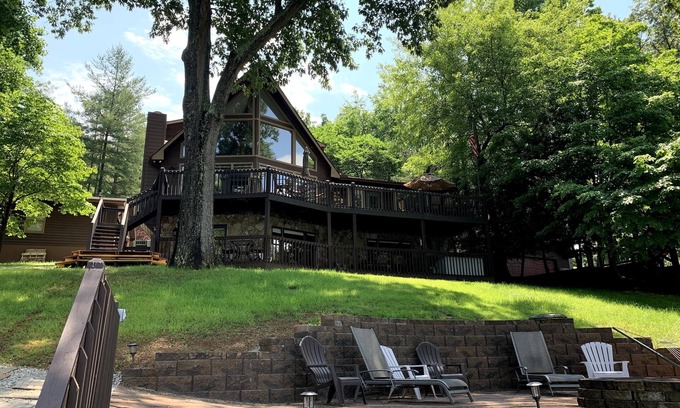 La Follette House | Sunset Dreams Norris Lake Front house/Deerfield Resort-sleeps 14/hot tub/slip