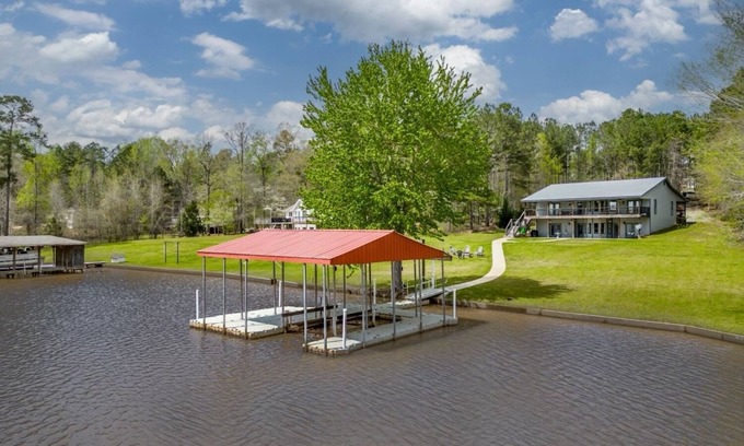 Lake Oconee House | Sunset Estate 7 bedrooms, Sleeps 18! + Game Room