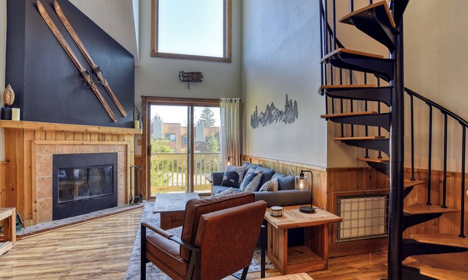 Snowshoe Condo | Sunset facing slopeside condo! Walking distance to Village & pet friendly!