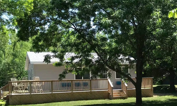 Sisseton House | Sunset Grove Cottage on Lake Traverse