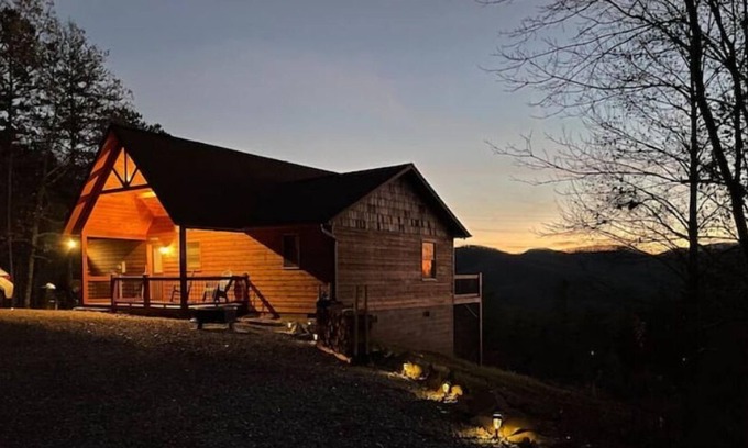 Unaka Cabin | Sunset Gypsy 2br/2ba, secluded, long range views.