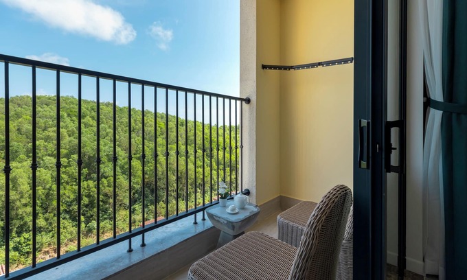 An Thoi Apartment | Sunset Hillside Condotel