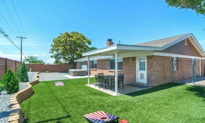 Northeast Heights House | Sunset Home ABQ, Modern Retreat w/3 King Beds