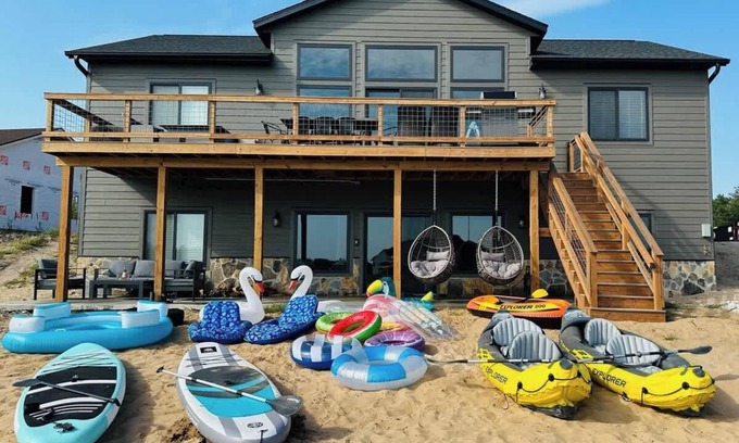 New Lisbon House | Sunset Lake Escape Su