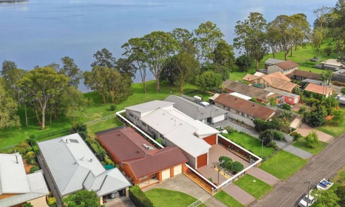 Lake Macquarie City Council House | Sunset Lakehouse - Exclusive Waterfront experience in Lake Macquarie incl Kayaks