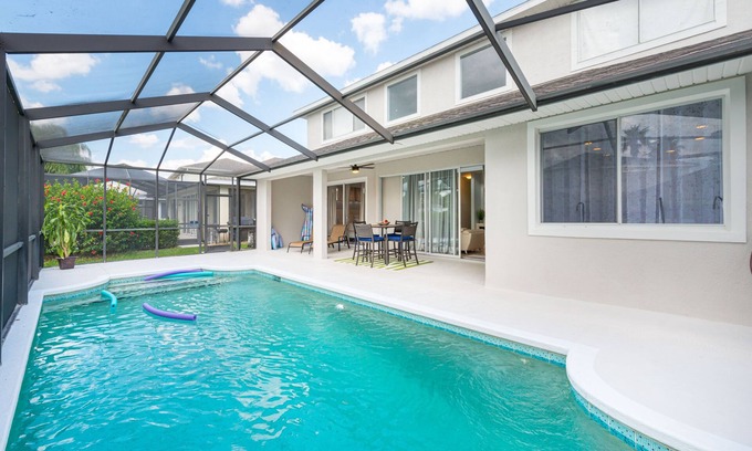 Sunset Lakes House | Sunset Lakes> 6/4> Pool> Game Room 8PPL