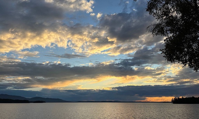 Greenville House | Sunset Lodge (Waterfront on Moosehead Lake with Breathtaking Views!)
