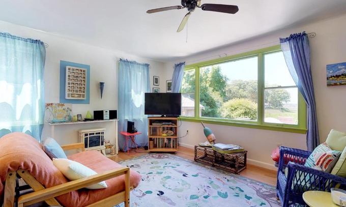 Oak Bluffs House | Sunset Meadows