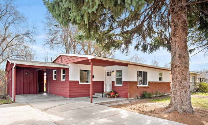 Sunset House | Sunset Neighborhood Gem! NEWLY Remodeled! Walk to Parks! Get Cozy by the Wood Burning Fireplace!