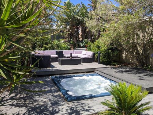 Anna Bay Apartment | Sunset on Birubi pet friendly air con water views WI-FI and outdoor spa