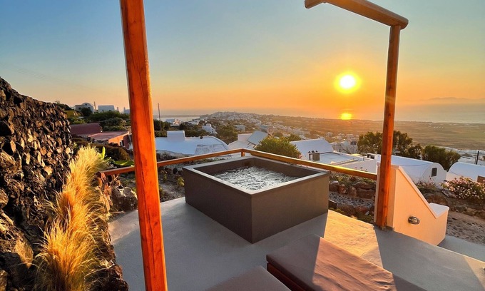 Finikia Apartment | Sunset Paradise Oia