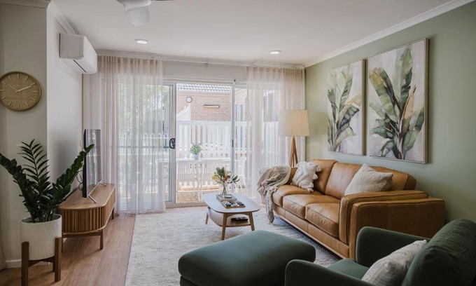 Mollymook Beach Apartment | Sunset Poolside - Stay 3, Pay 2 - Spring Specials!