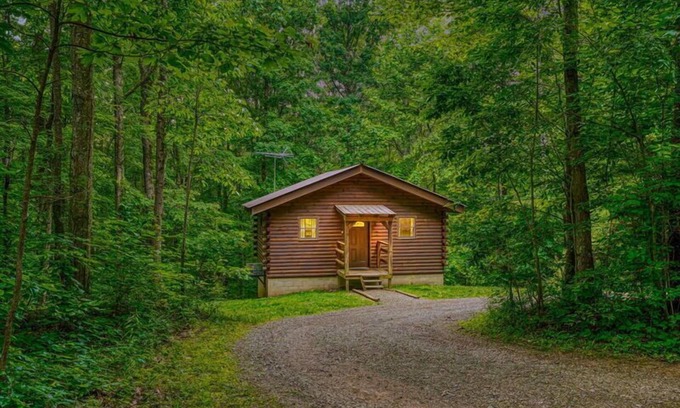 South Bloomingville Cabin | Sunset Ridge Cabin | 200 Acres