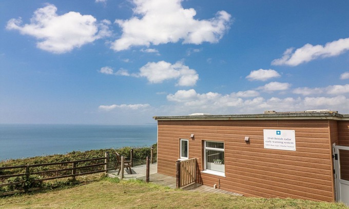 Saint John Cottage | SUNSET SEA VIEW CHALET, pet friendly, with a garden in Millbrook
