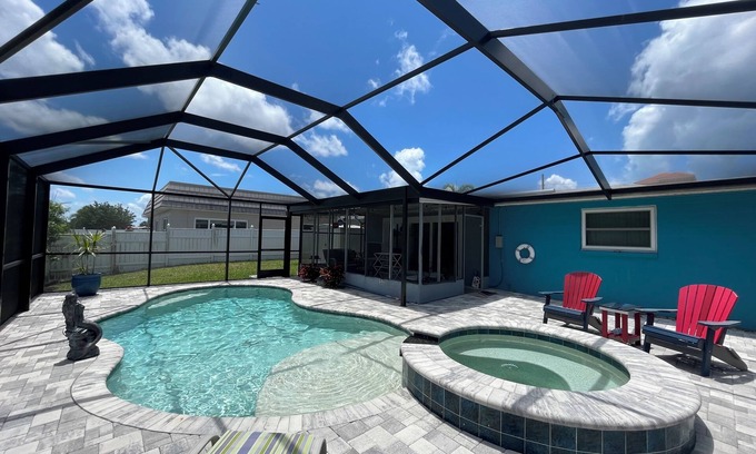 Gulf Harbors House | Sunset Serenity Retreat: Coastal Elegance with Poolside Bliss