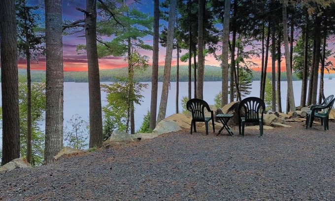 Greenville House | Sunset Serenity (Waterfront on Moosehead Lake!)