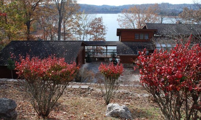La Follette House | "Sunset Shores" Private lakefront log home at Deerfield Resort, sleeps 16
