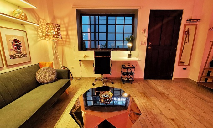Santa Ana Apartment | Sunset Studio by Paradox