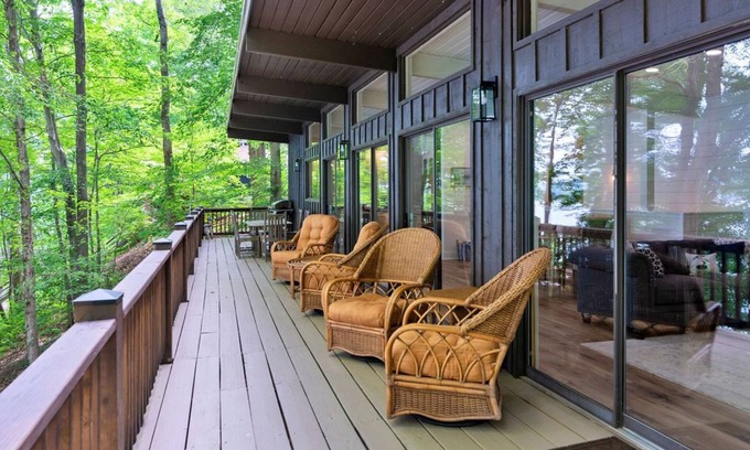Spring City House | Sunset View Cottage-Waterfront Lakehouse, year-round deep water, Watts Bar Lake!