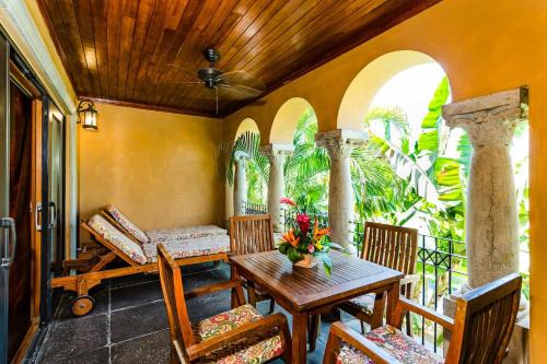 Playa Langosta Apartment | Sunset View Roof Terrace, Steps To The Beach!
