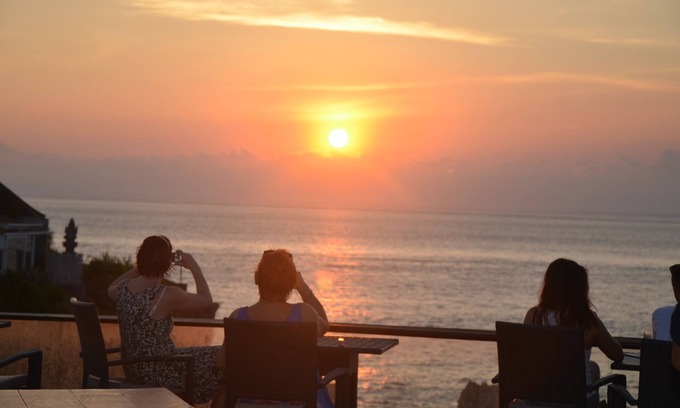 Mushroom Bay Resort | Sunset Villa & Café Lembongan