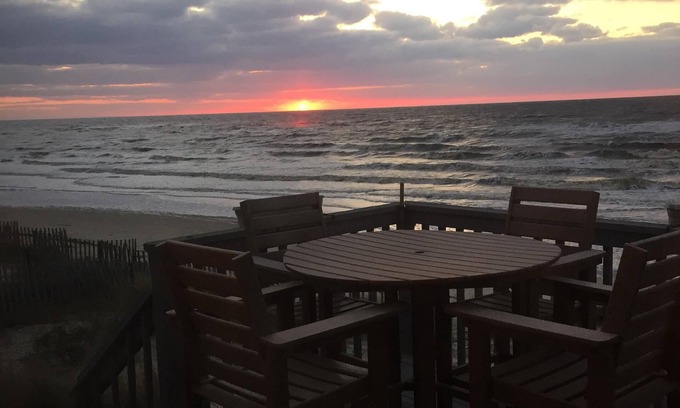 Villas House | Sunset Villa Home: Bayfront Adventures, with Spectacular Sunsets & Pet Friendly!