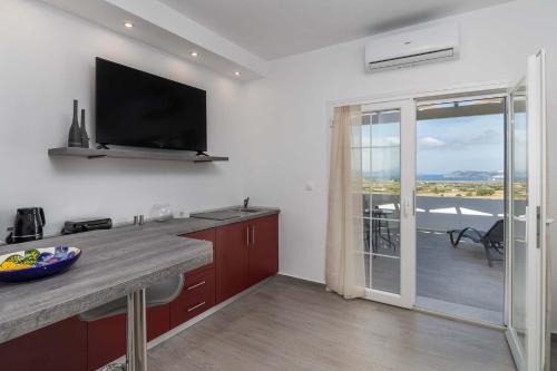 Milos Apartment | Sunset Village