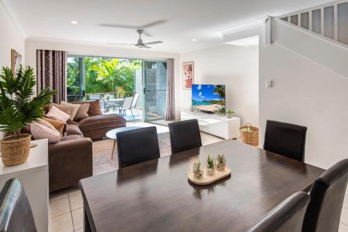 Hamilton Island Apartment | Sunset Waters 1 by HamoRent on Hamilton Island