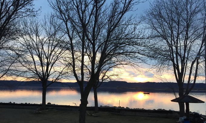 Stoddard House | Sunset Waters: Serene Retreat on the Mississippi River Shoreline Fisher Friendly