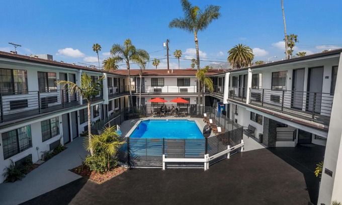 Hollywood Hotel | Sunset West Hotel, SureStay Collection By Best Western