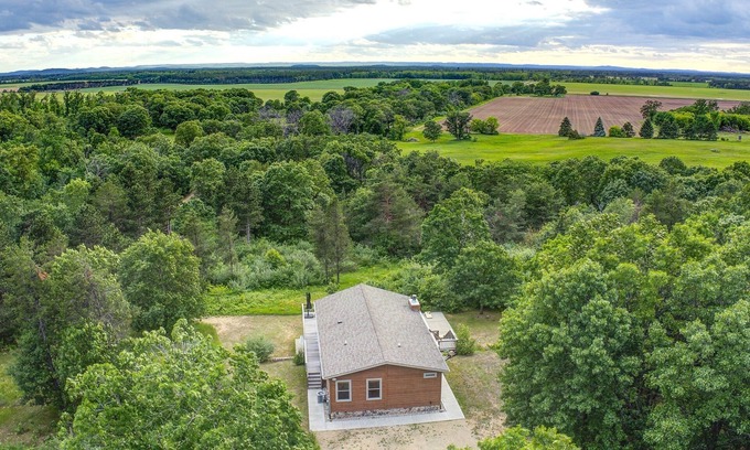 Wisconsin Dells House | Sunsets | 2 Living Spaces & Games | Close to Dells