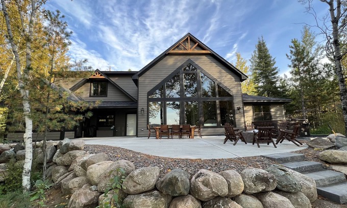 Embarrass House | SUNSETS OVER GIANTS RIDGE - LUXURY HOME 5 MINS FROM SKI & GOLF!