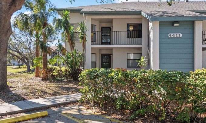 South Bradenton Apartment | Sunshine 2-bedroom Shorewalk condo near beaches, IMG - Pickleball, Pool Lakeview