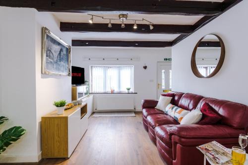 Golborne Apartment | Sunshine Cottage by Happy Sunshine Stay