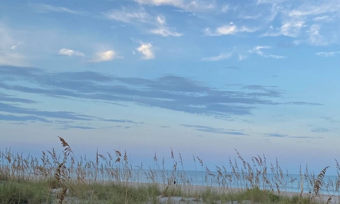Jacksonville Beach House | Sunshine Daydream Beach Bungalow. Walk to Beach! Great for Families! Firepit!