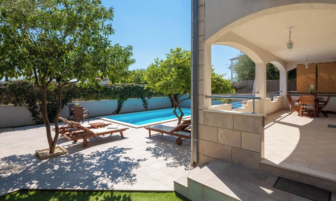 Kastel Novi House | Sunshine Holiday Home