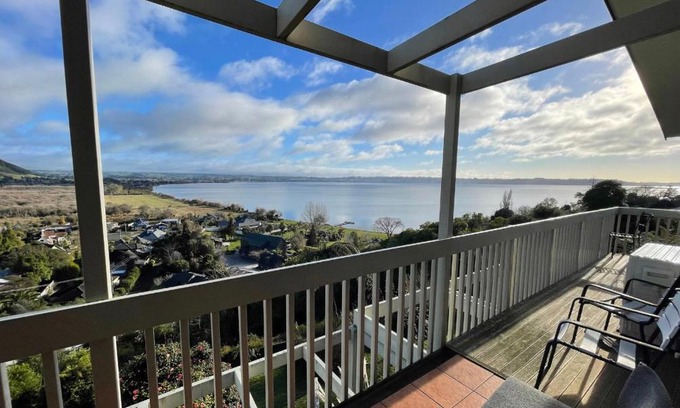 Kawaha Point Apartment | Sunshine Holiday House