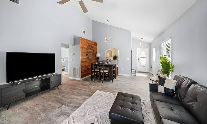 Bridgewater Crossing House | Sunshine Lovely 3 BR Pool Home Sleeps 6