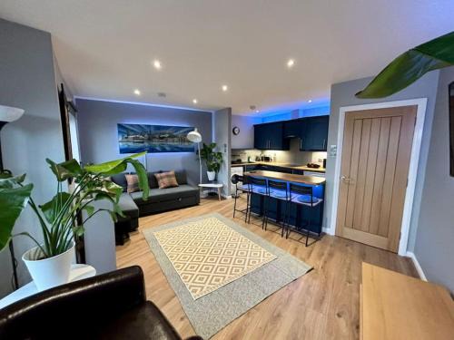 Leith Apartment | Sunshine on Leith. The River View Apartment!