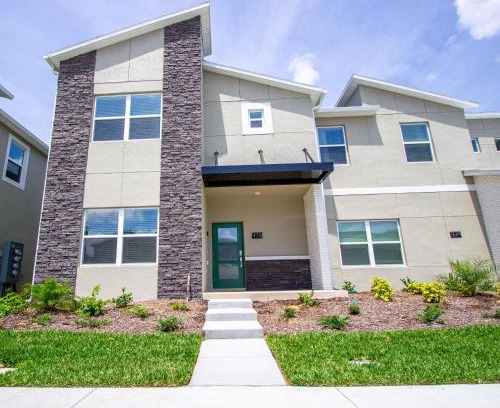 Four Corners House | Sunshine state scape 5BR, walkable to waterpark