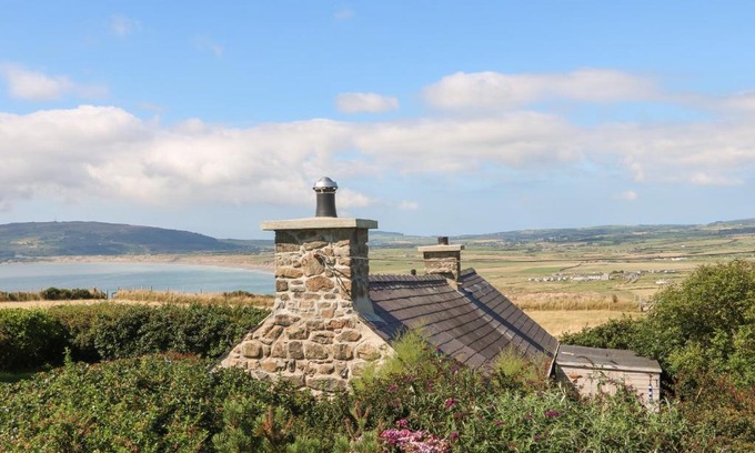 Cilan Uchaf House | Sunstone Garreg Haul