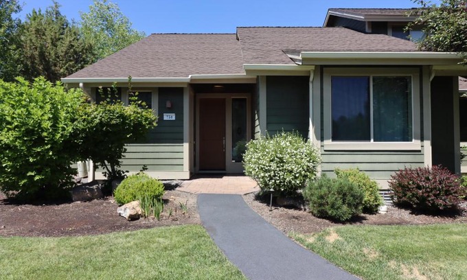 Redmond House | Sunstone Townhome 2/2 at Eagle Crest