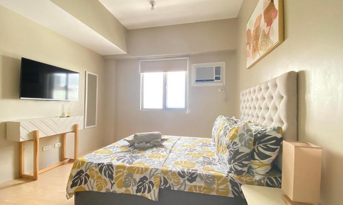North Reclamation Area Apartment | Sunvida Condo across SM City Cebu w/WIFI and View