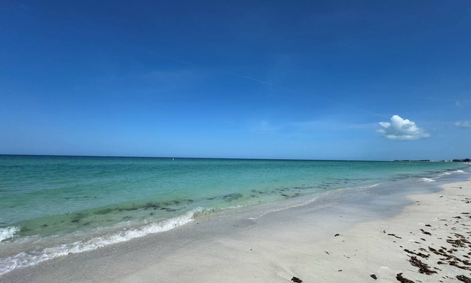 Whitney Beach Apartment | Sunwhere on a Beach
